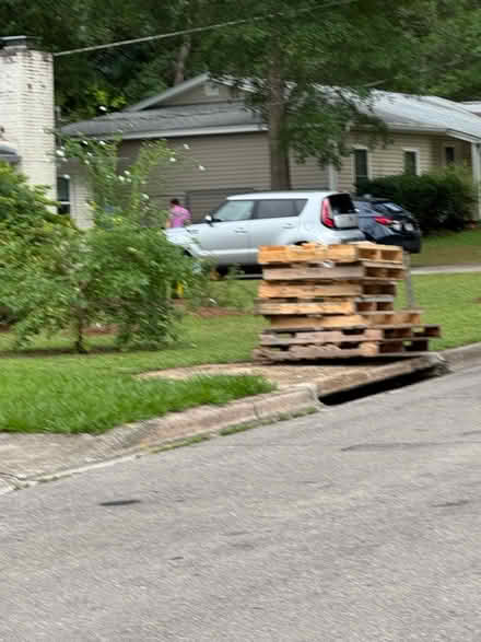 Photo of free Curb alert pallets (Near Bada Bean) #1
