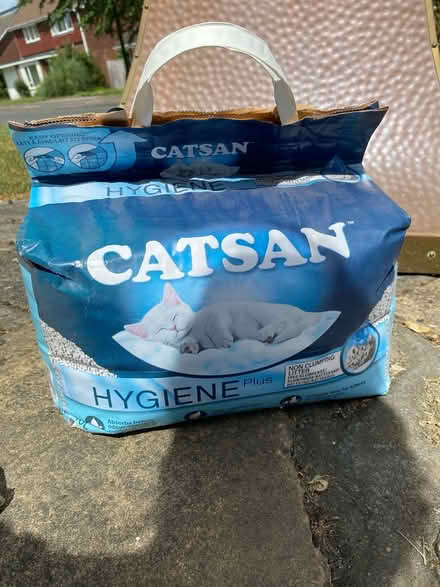 Photo of free New bag of Catsan hygiene (Horsham RH13) #1