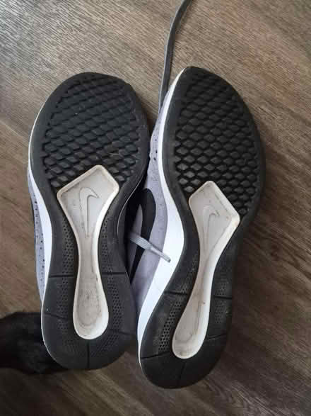 Photo of free NIKE Size UK 6 running trainers (CB216XR) #2
