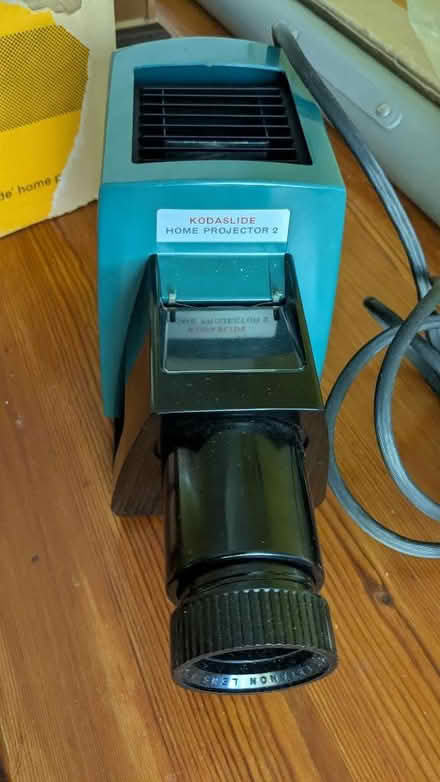 Photo of free Kodak slide projector & screen (Caldy Valley CH3) #2