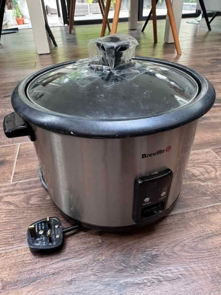 Photo of free Rice cooker , top damaged (Weybridge) #1