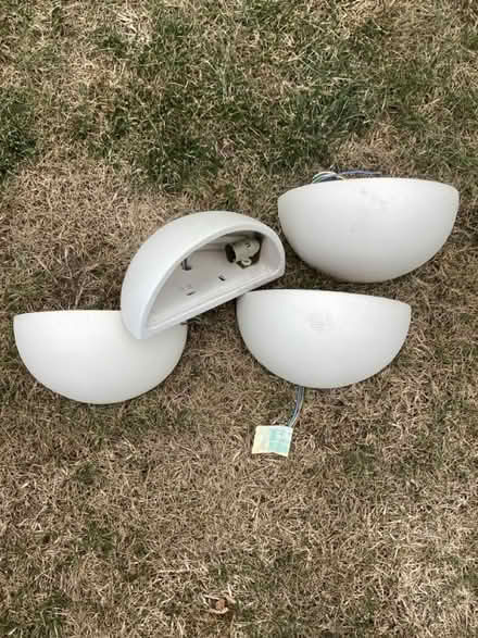 Photo of free Wall lights X4 (Woodley RG5) #1
