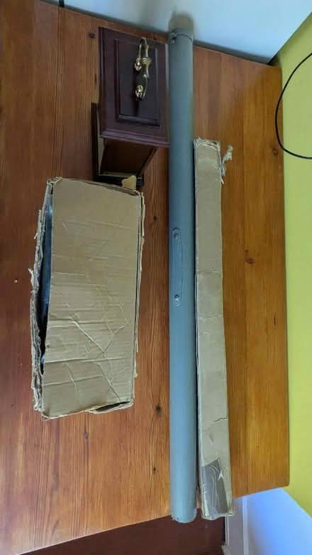 Photo of free Kodak slide projector & screen (Caldy Valley CH3) #4