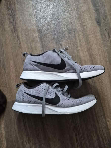 Photo of free NIKE Size UK 6 running trainers (CB216XR) #1