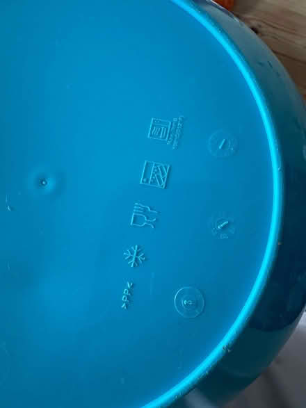 Photo of free Mixing bowls with lids (Stockport centre SK1) #3
