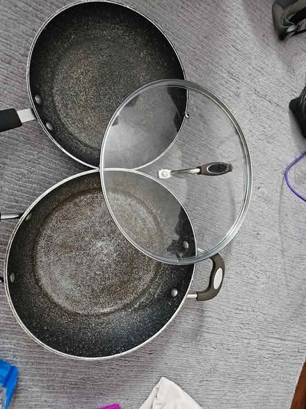 Photo of free Pan with lid and frying pan (IG1) #1