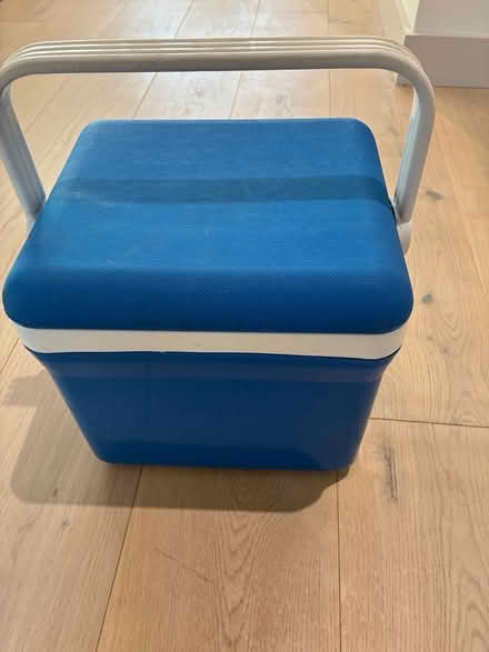 Photo of free Small cool box inc ice packs x 3 (PO20) #1