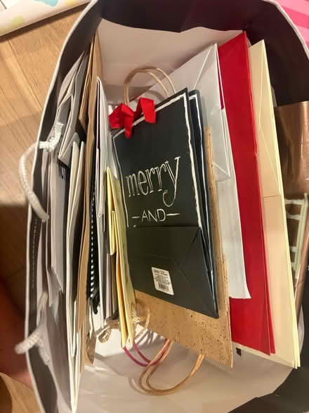 Photo of free Gift and shopping bags (94087) #2