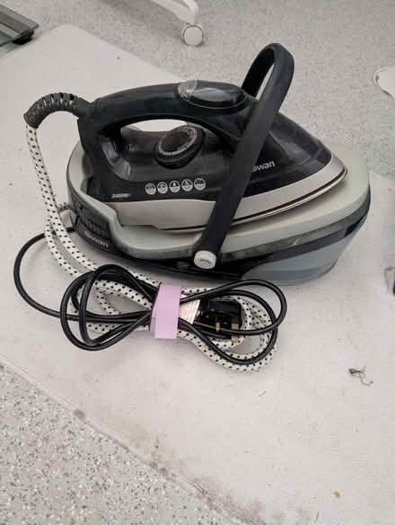 Photo of free Steam Generating Iron (Netherley L27) #1