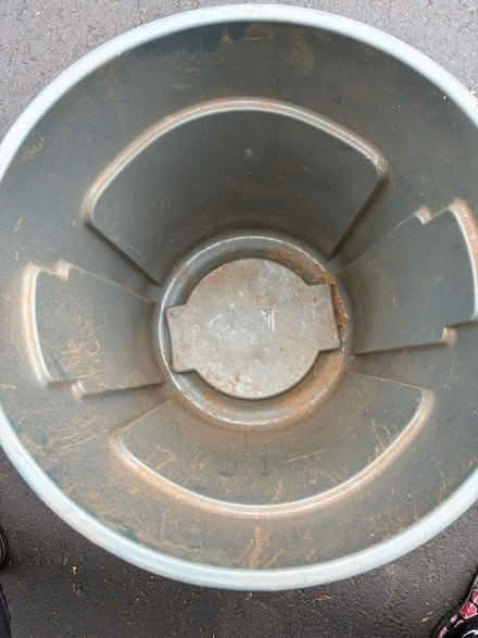 Photo of free Trash can — 20 gal Rubbermaid (Glastonbury Center) #2