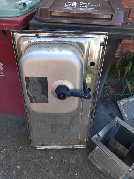 Photo of free Kitchen sink and taps (Marton Bank FY4) #2