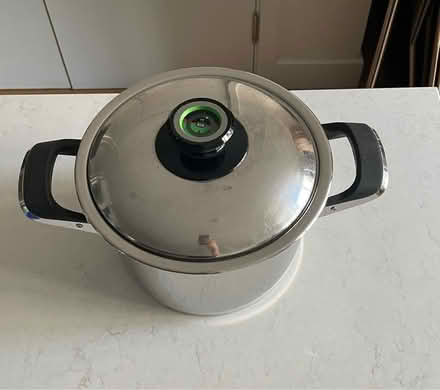 Photo of free AMC stainless steel cookware pot (SE10) #1