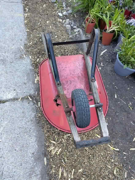 Photo of free Wheelbarrow (Old Ottawa south) #2