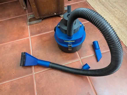 Photo of free Mini portable car vacuum cleaner (Irlams o' th' Height M6 7RR) #1