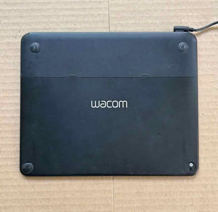Photo of free Wacom INTUOS Pen & Touch Tablet (Alhambra) #2