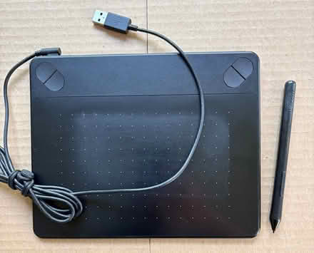 Photo of free Wacom INTUOS Pen & Touch Tablet (Alhambra) #1