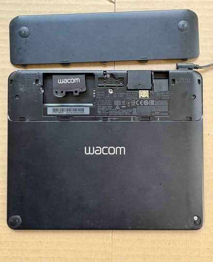 Photo of free Wacom INTUOS Pen & Touch Tablet (Alhambra) #3