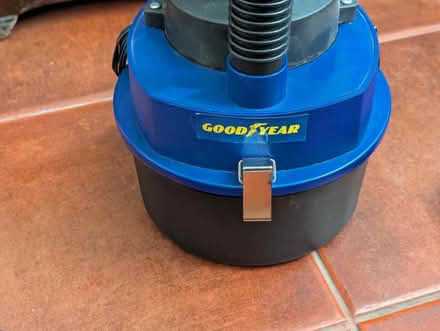 Photo of free Mini portable car vacuum cleaner (Irlams o' th' Height M6 7RR) #2