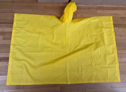 Photo of free yellow rain poncho (midtwn) #1