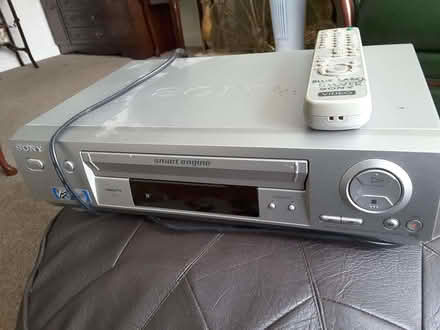 Photo of free sony vhs video recorder with remote (The Rock TF3) #1