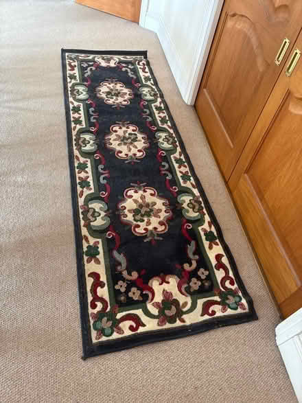 Photo of free Rug (Hinchley Wood KT10) #1