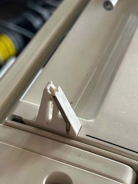 Photo of free Singer sewing machine (Kingsclere RG20) #4