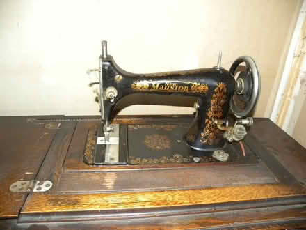Photo of free Vintage Singer Sewing Machines (Troy) #3