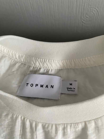 Photo of free White round neck medium shirt (Havant PO9) #4