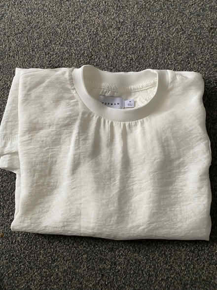 Photo of free White round neck medium shirt (Havant PO9) #1
