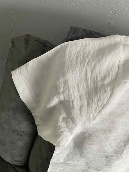 Photo of free White round neck medium shirt (Havant PO9) #3