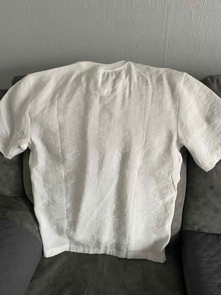 Photo of free White round neck medium shirt (Havant PO9) #2