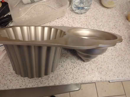 Photo of free Cake tin (Finchley NW11) #1