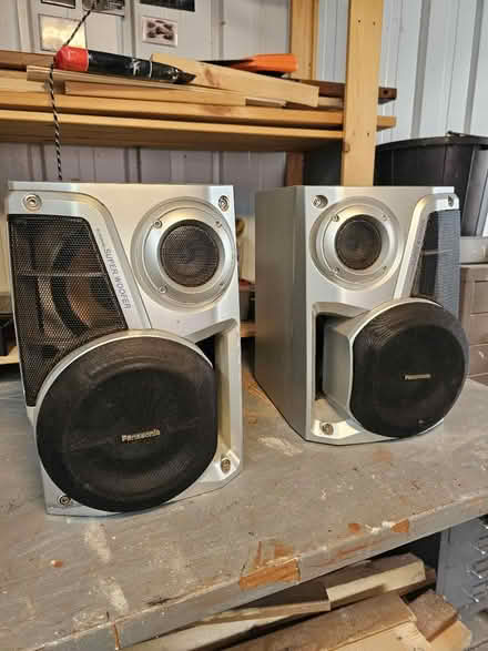 Photo of free Speaker's (Kingshurst B37) #1