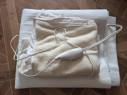 Photo of free Electric Blanket With Fleece Cover (Holland Park W11) #1