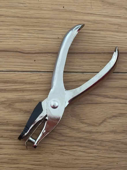 Photo of free Hole punch (SG18) #1