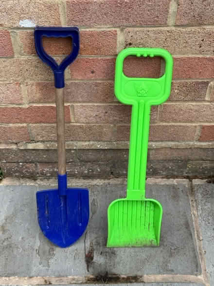 Photo of free Kids’ beach spades (Wokingham RG40) #1