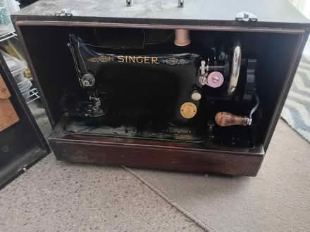 Photo of free singer manual sewing machine (Harrogate. HG1.) #1