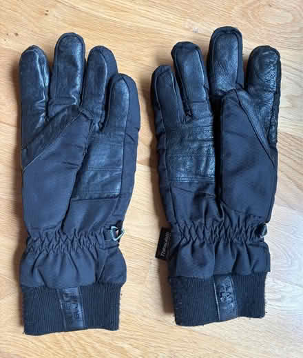 Photo of free Thinsulate gloves (Men’s med/large) (Rainier Valley/Brighton) #2