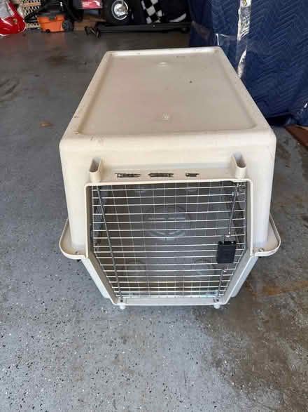 Photo of free Dog kennel (46609 Hampshire Station Drive) #1