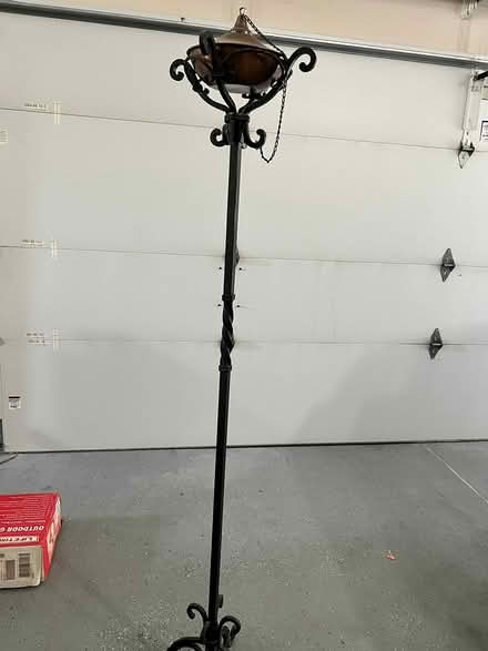 Photo of free Patio torch lights 4 same style (Centerville, off Yankee St.) #1