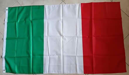 Photo of free 2 X New Flags Italy (Burnham) #1