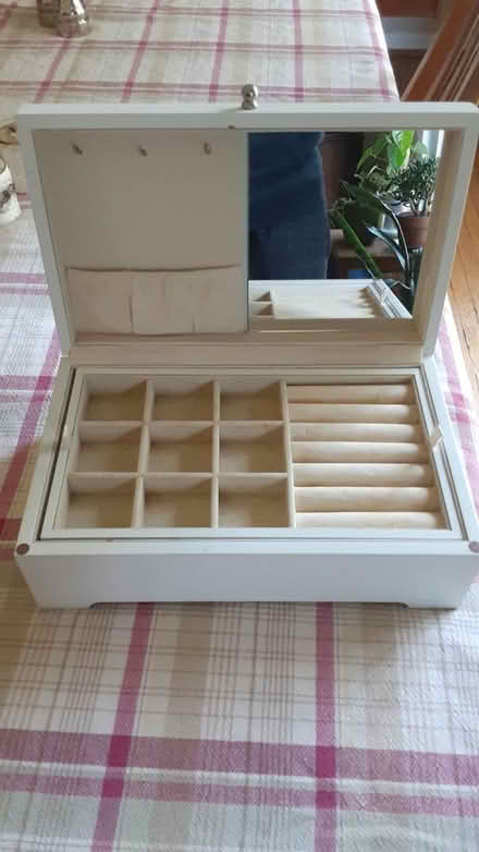 Photo of free Jewelry box (Southdown and Truscott) #3