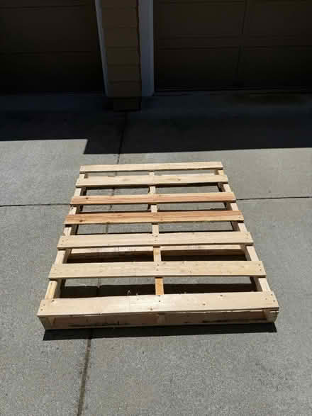 Photo of free Wooden pallet (Cupertino) #1