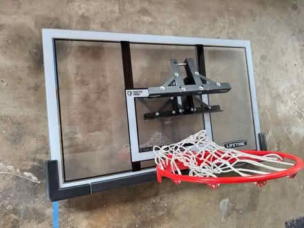 Photo of free Lifetime Basketball Hoop (Saratoga) #2