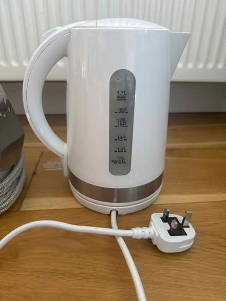 Photo of free Kettle and iron (EC1N) #1