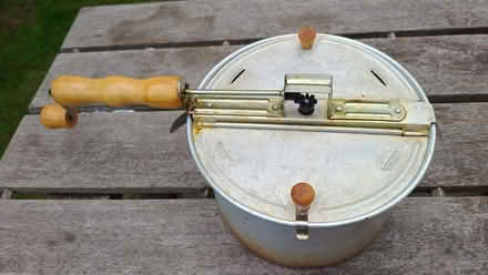 Photo of free vintage 1970s popcorn maker (The Nurserylands TW12) #1