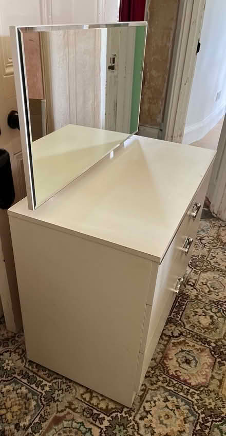 Photo of free White dressing table with mirror (Bassingbourn SG8) #2