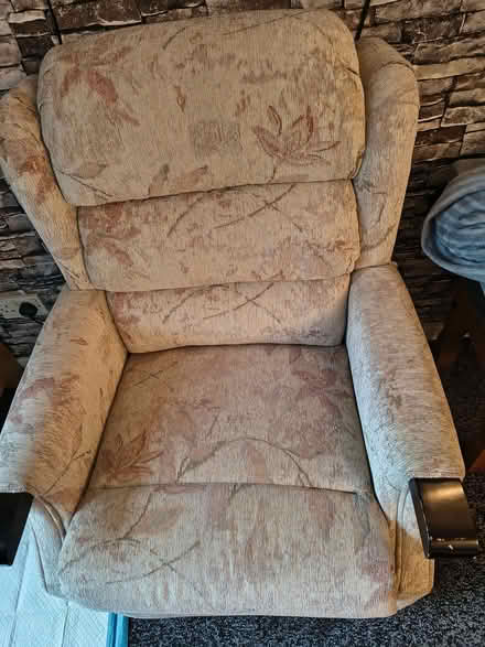 Photo of free rise recliner chair (Herdings S14) #1