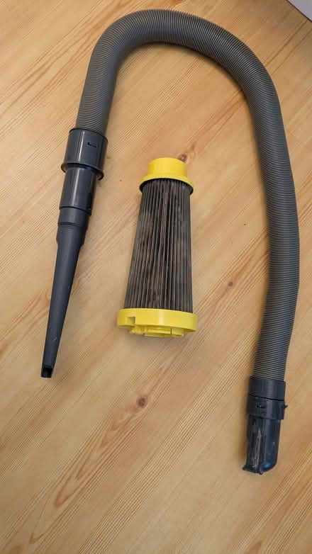 Photo of free Standing vacuum cleaner (Abingdon-on-Thames OX14) #4