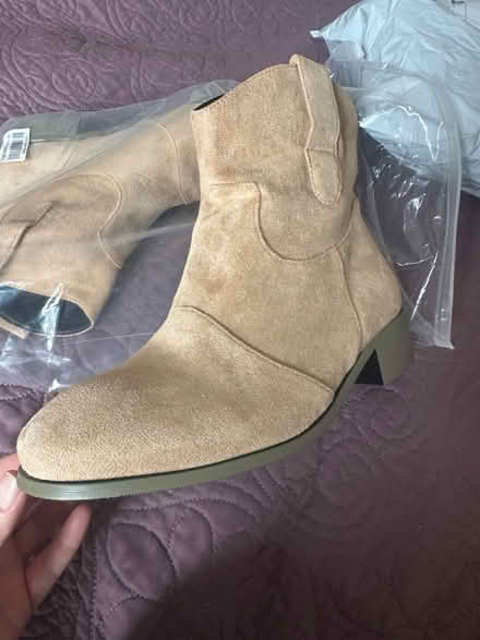 Photo of free Boots (Carlisle/Gibson) #1